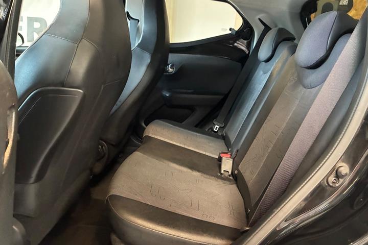 Sort Toyota Aygo fra 2019