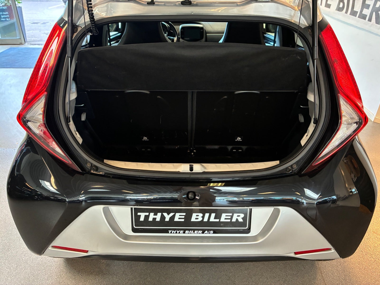 Sort Toyota Aygo fra 2019