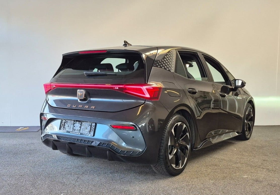 Grå Cupra Born fra 2023