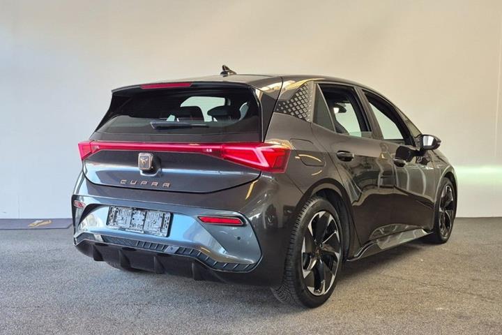 Grå Cupra Born fra 2023
