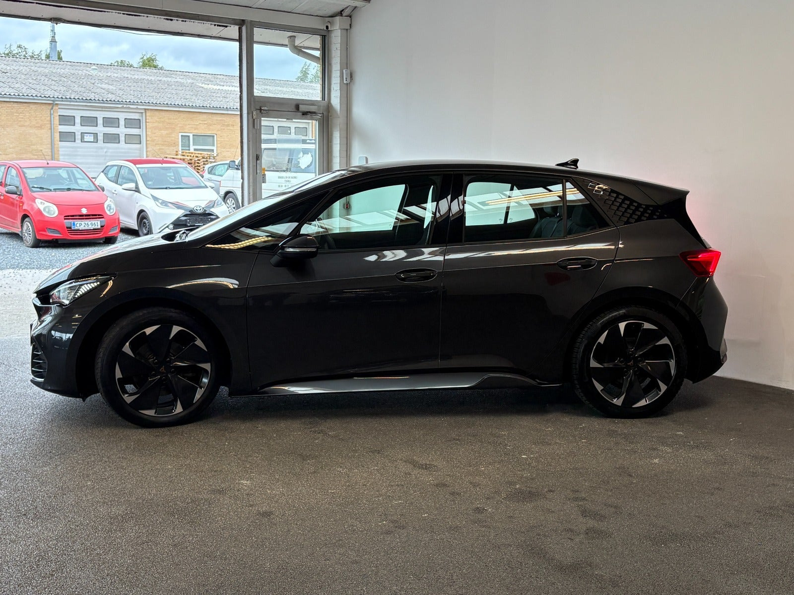 Grå Cupra Born fra 2023