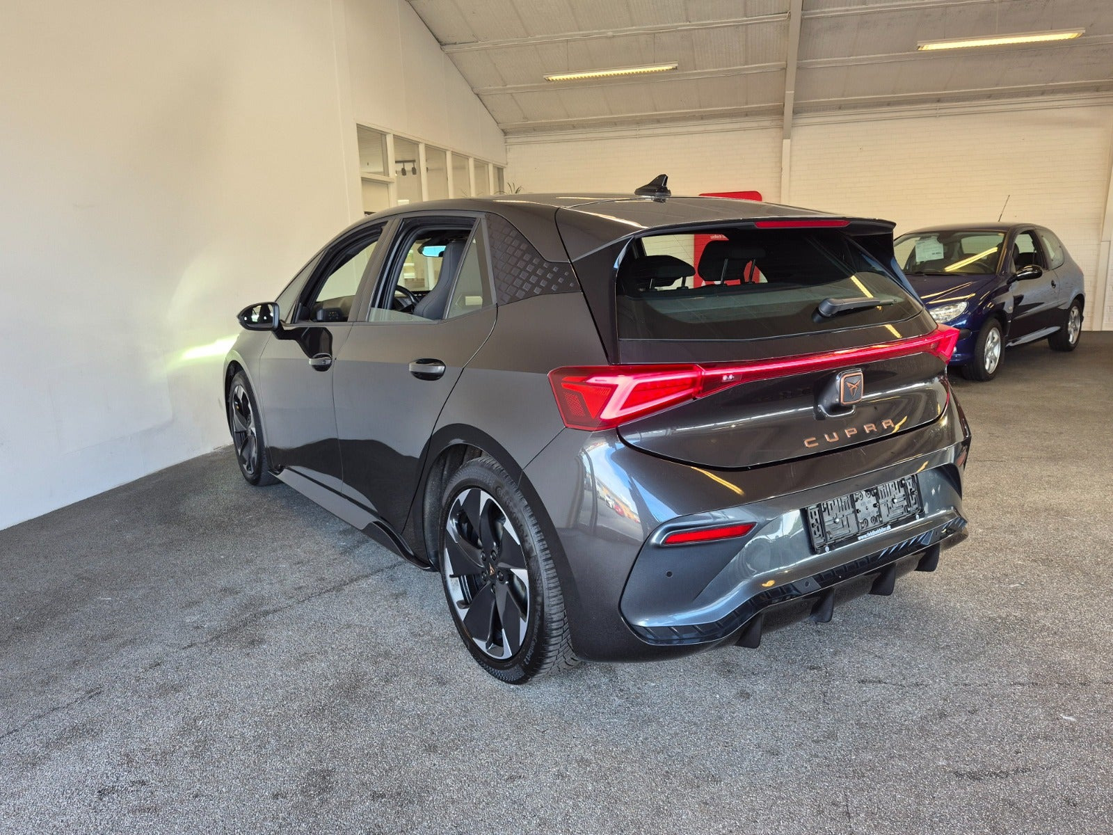 Grå Cupra Born fra 2023