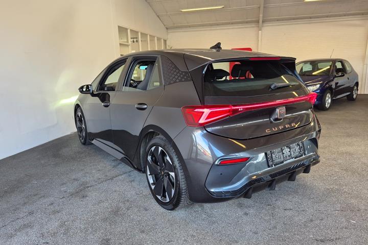 Grå Cupra Born fra 2023