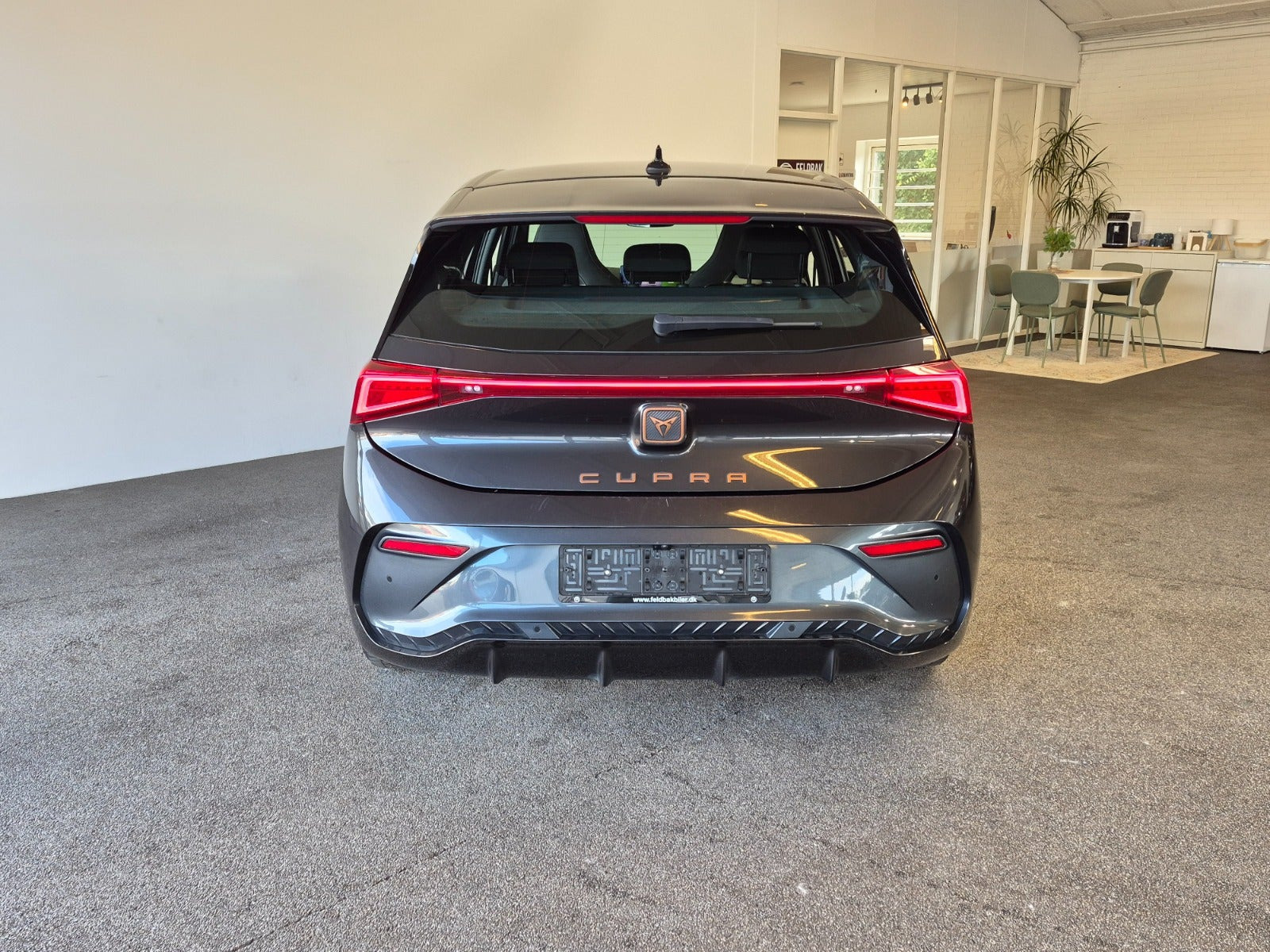 Grå Cupra Born fra 2023