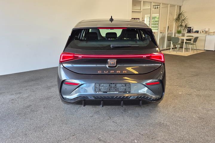 Grå Cupra Born fra 2023