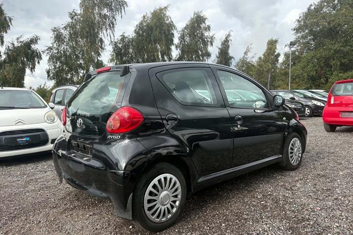 Sort Toyota Aygo fra 2006