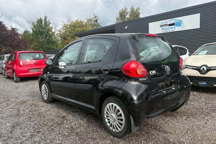 Sort Toyota Aygo fra 2006