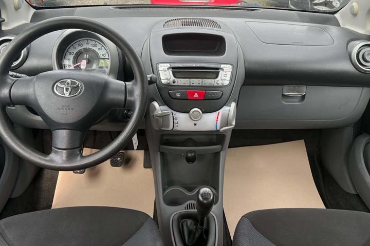 Sort Toyota Aygo fra 2006
