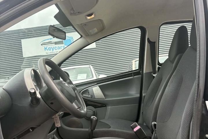 Sort Toyota Aygo fra 2006