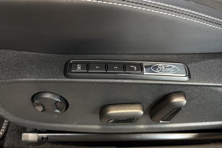 Blå Ford Capri fra 2025