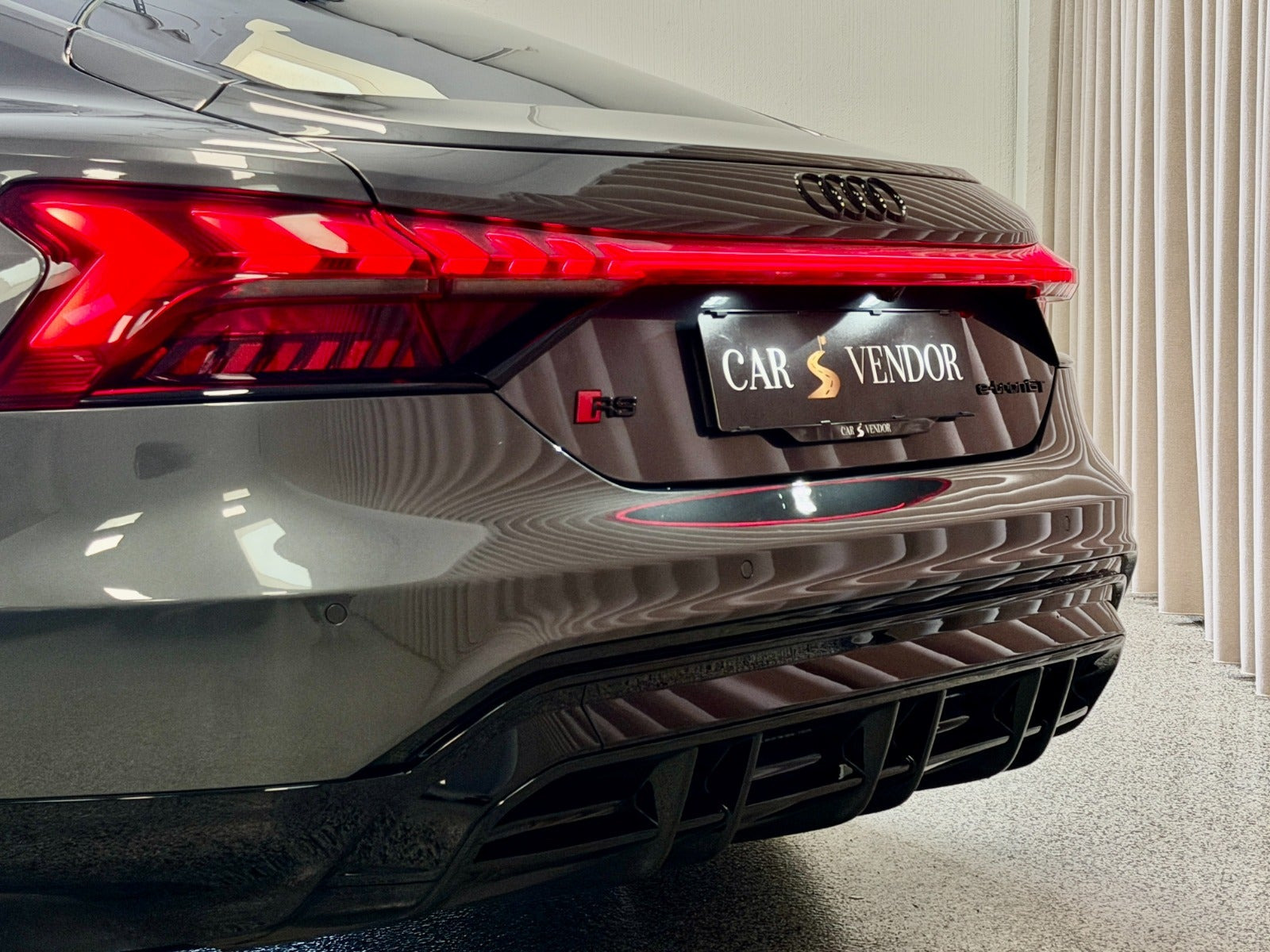 Grå Audi RS e-tron GT fra 2023