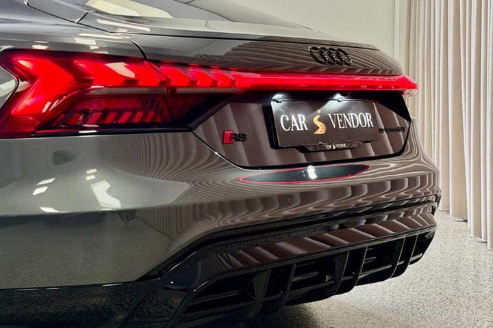 Grå Audi RS e-tron GT fra 2023