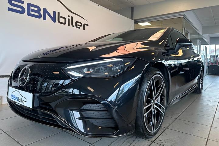 Sort Mercedes EQE500 fra 2023