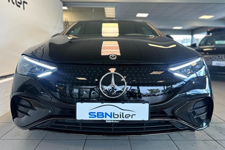 Sort Mercedes EQE500 fra 2023