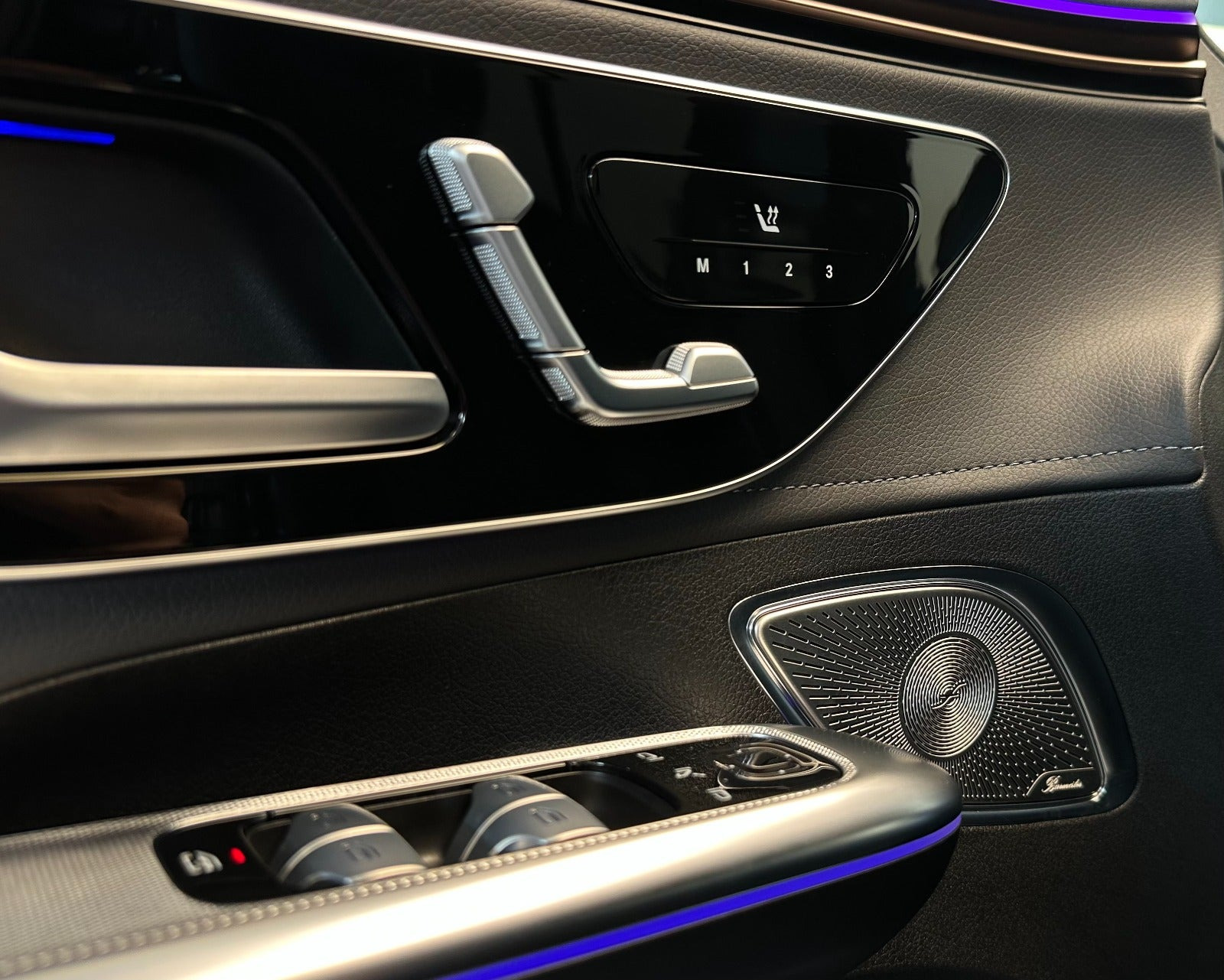 Sort Mercedes EQE500 fra 2023