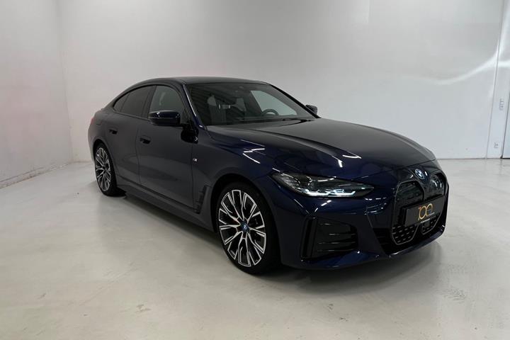 Blå BMW i4 fra 2023