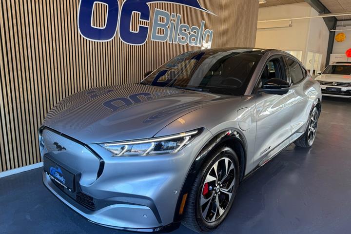 Sølv Ford Mustang Mach-E fra 2021