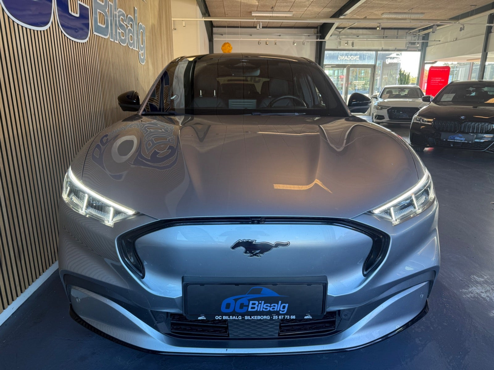 Sølv Ford Mustang Mach-E fra 2021