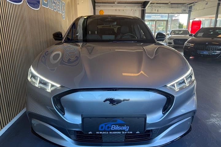 Sølv Ford Mustang Mach-E fra 2021