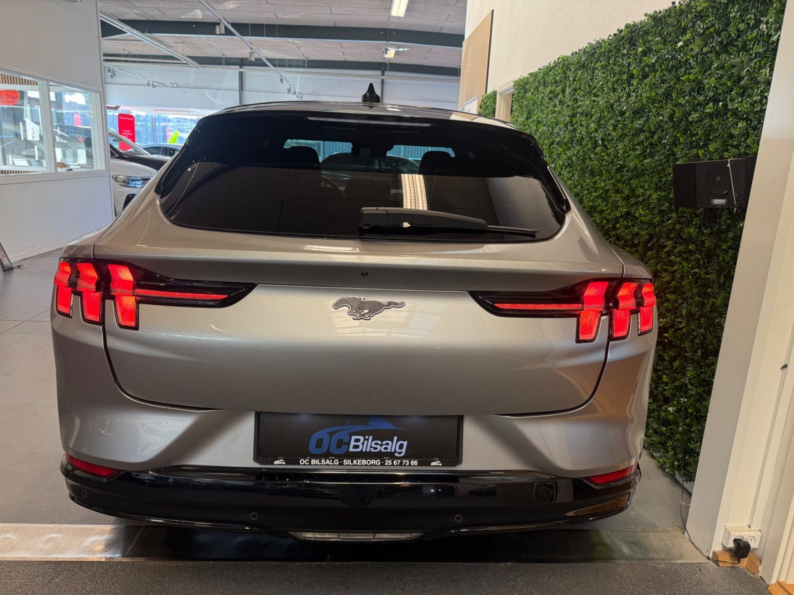 Sølv Ford Mustang Mach-E fra 2021