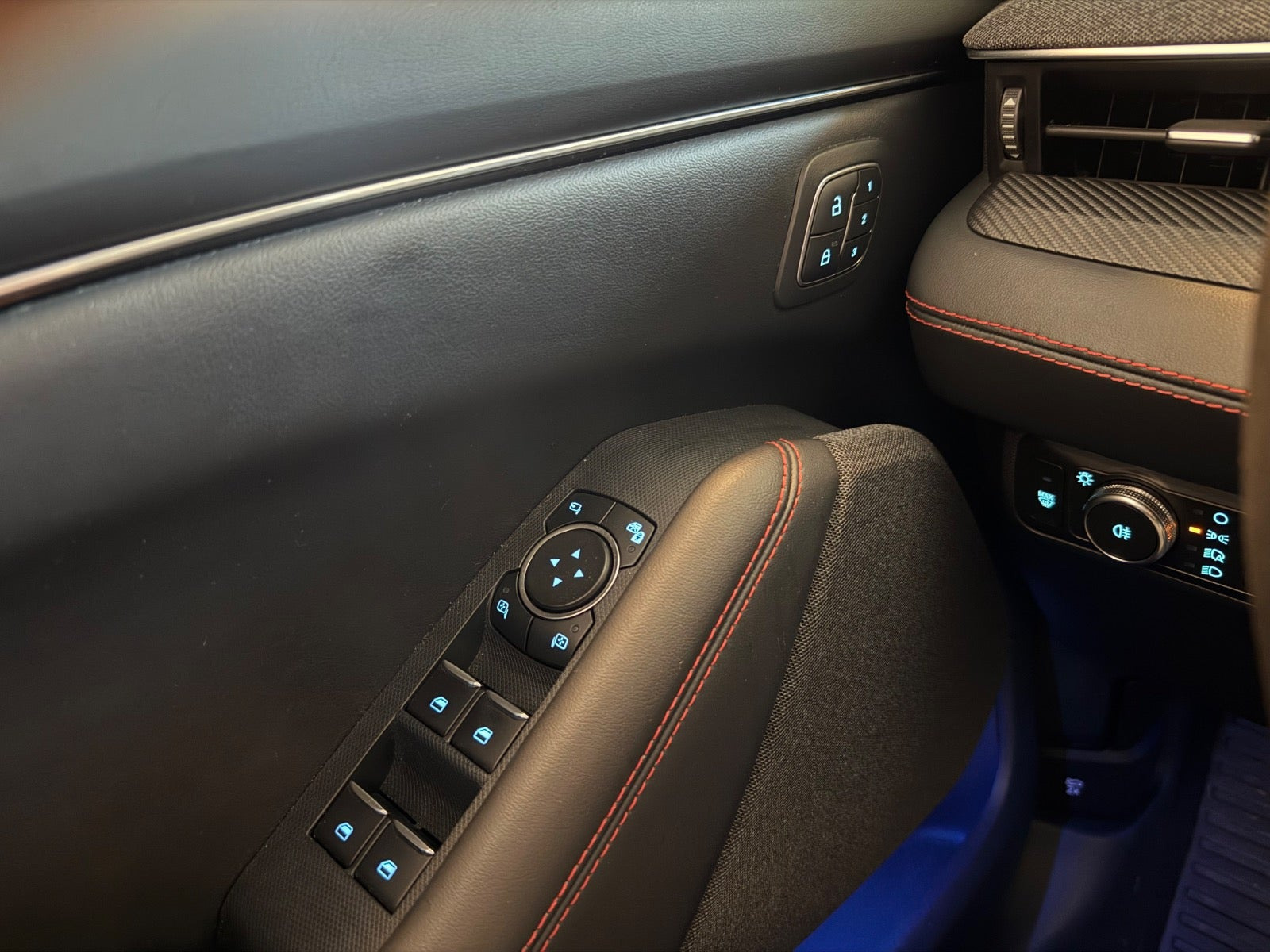 Sølv Ford Mustang Mach-E fra 2021