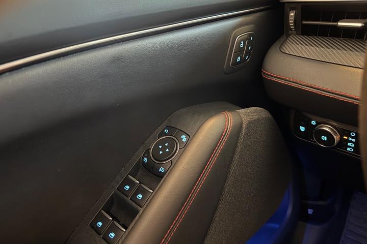 Sølv Ford Mustang Mach-E fra 2021