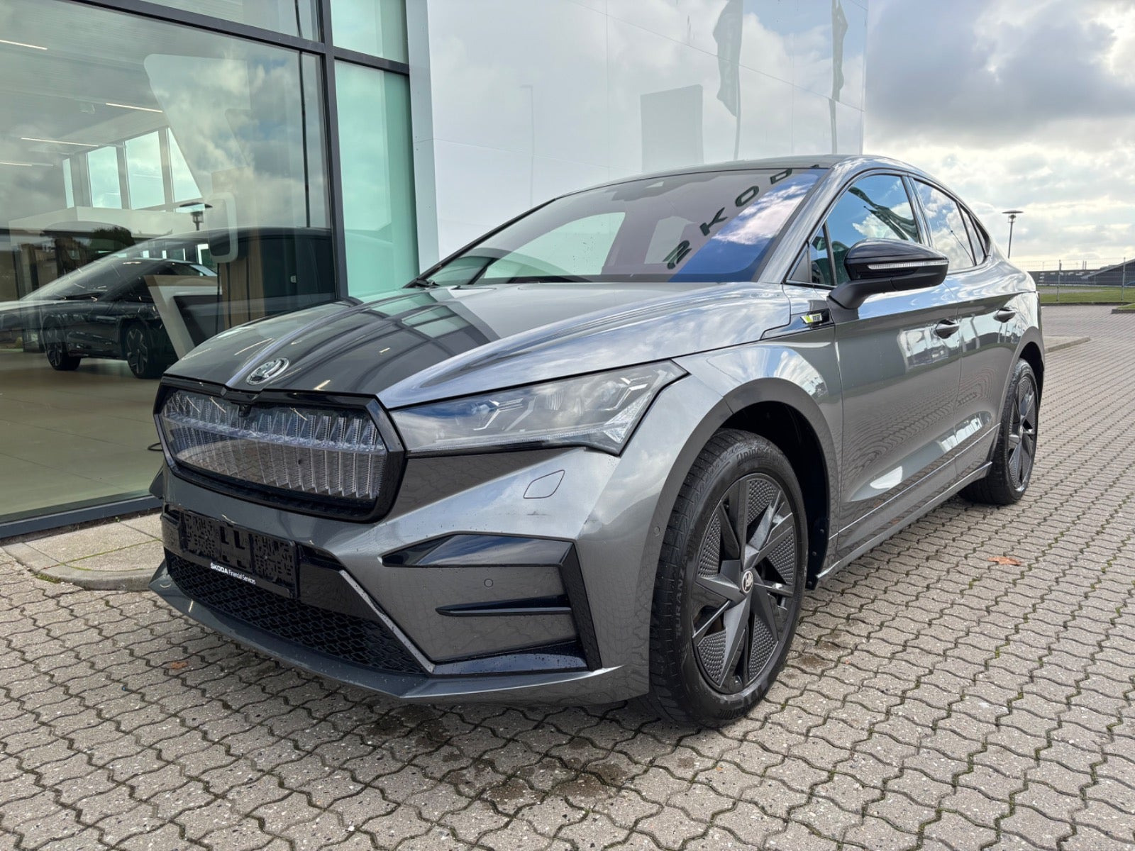 Grå Skoda Enyaq fra 2025