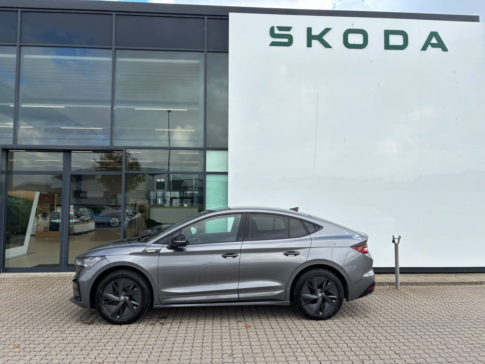 Grå Skoda Enyaq fra 2025