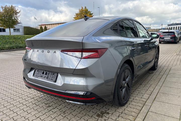 Grå Skoda Enyaq fra 2025