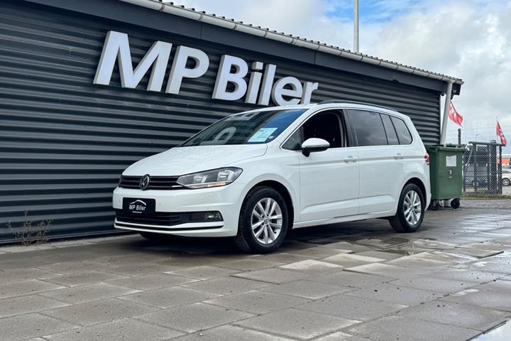 Hvid VW Touran fra 2019