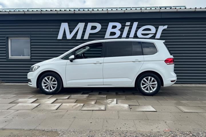 Hvid VW Touran fra 2019