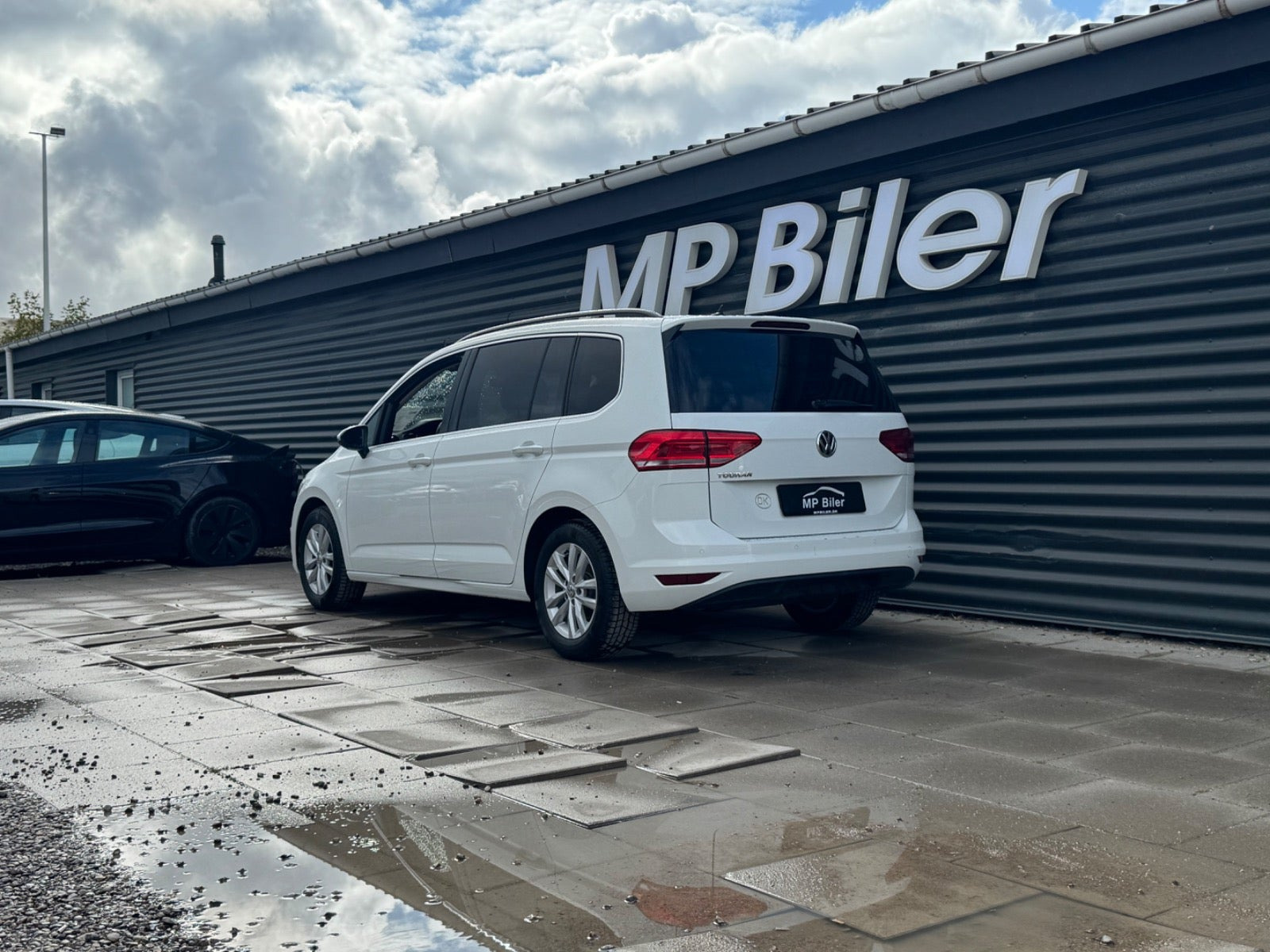 Hvid VW Touran fra 2019
