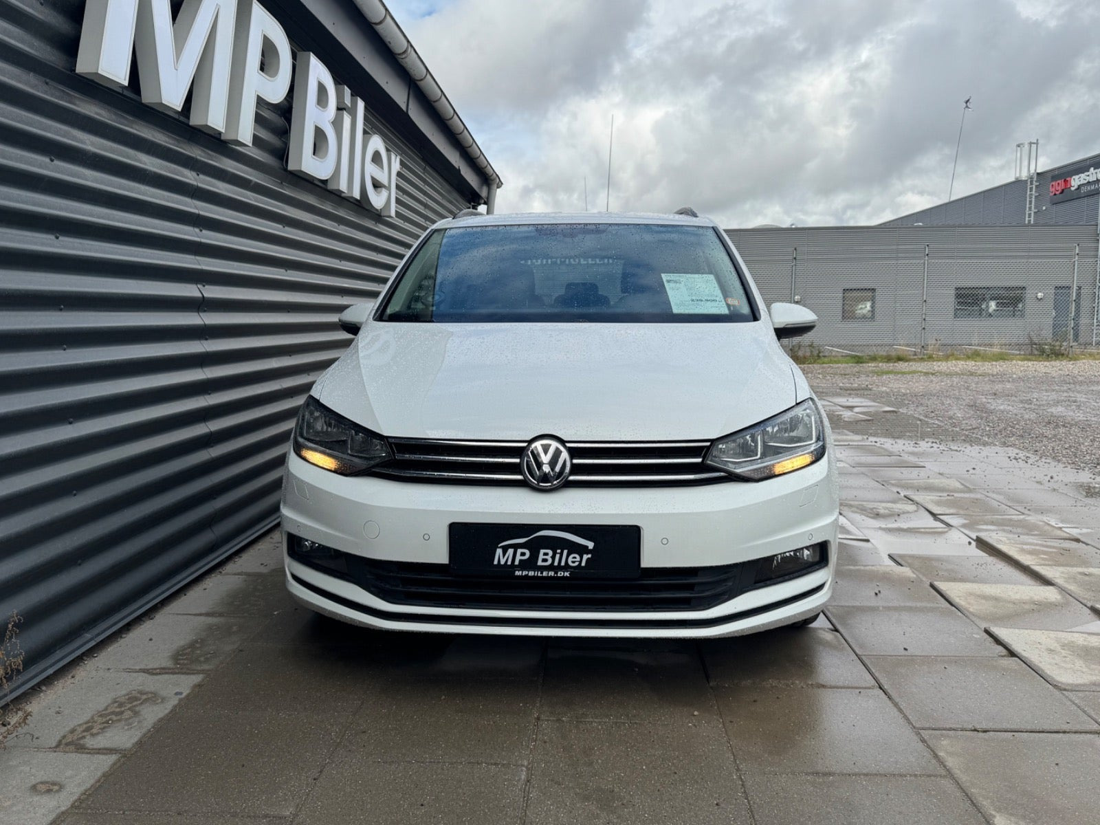 Hvid VW Touran fra 2019