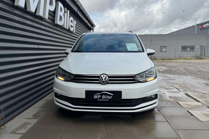 Hvid VW Touran fra 2019