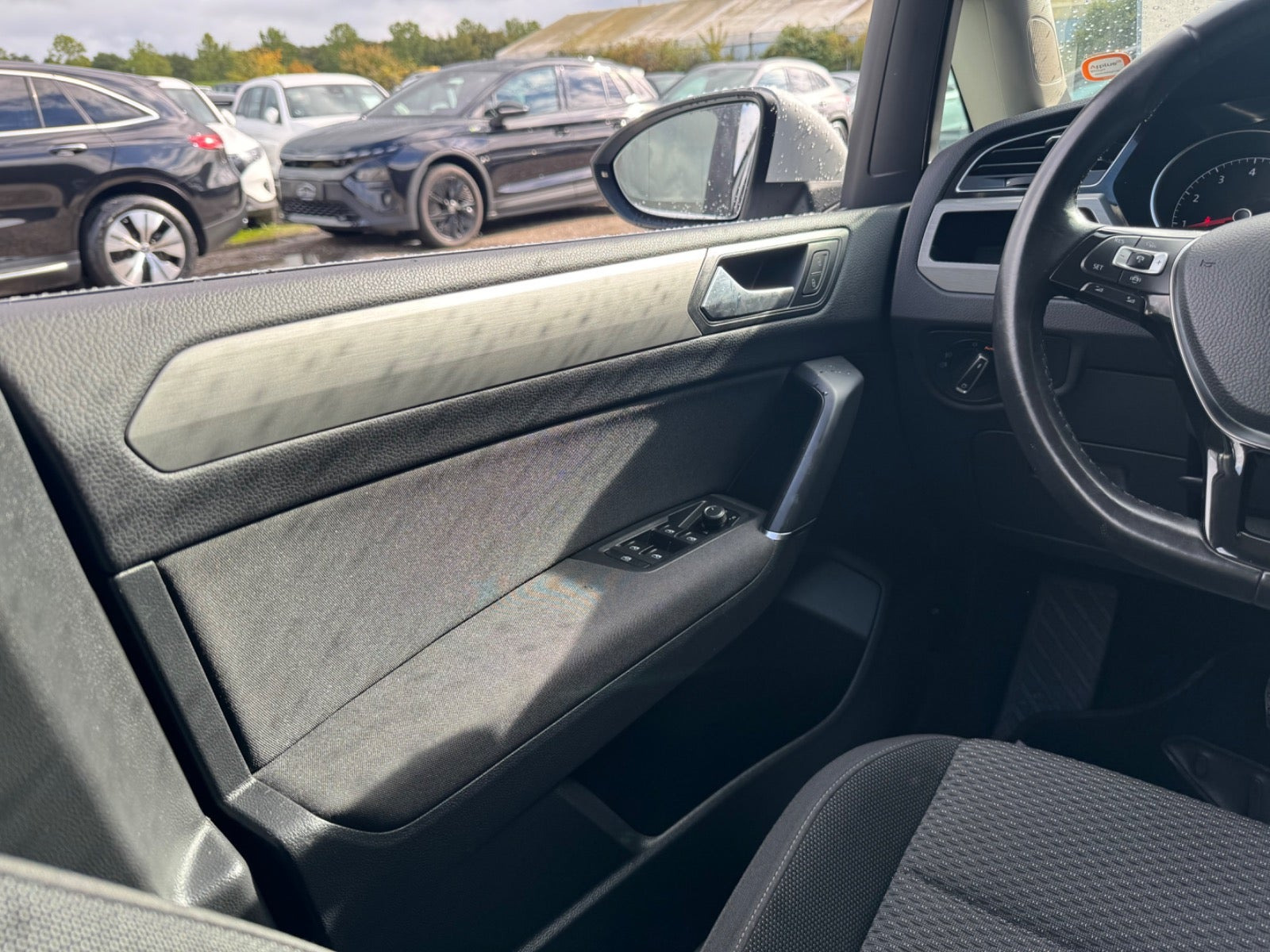 Hvid VW Touran fra 2019