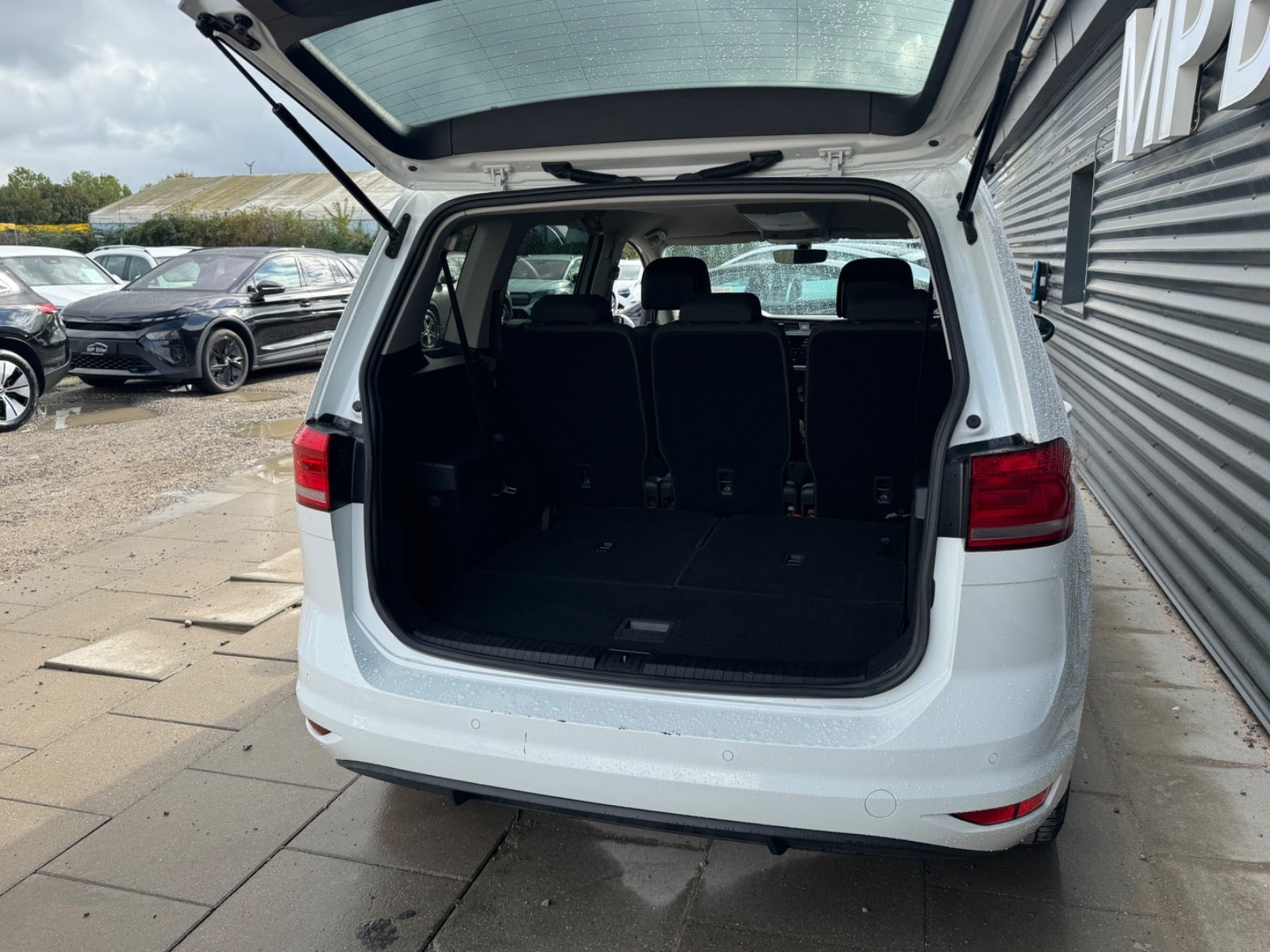 Hvid VW Touran fra 2019