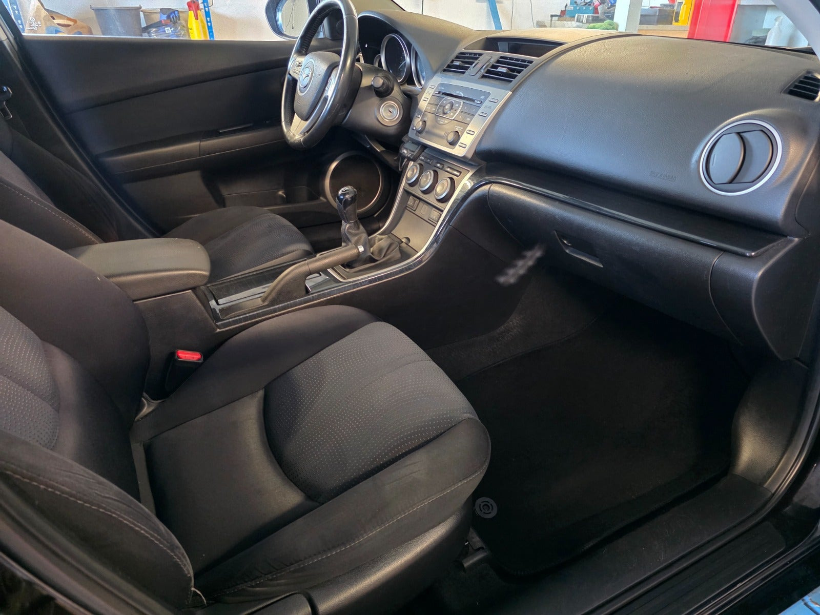 Brun Mazda 6 fra 2008