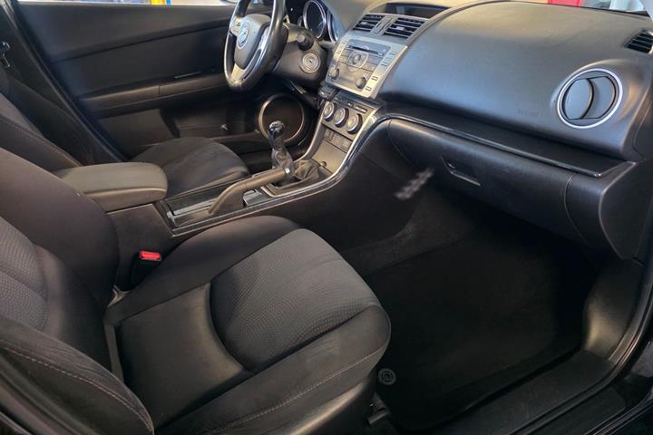 Brun Mazda 6 fra 2008