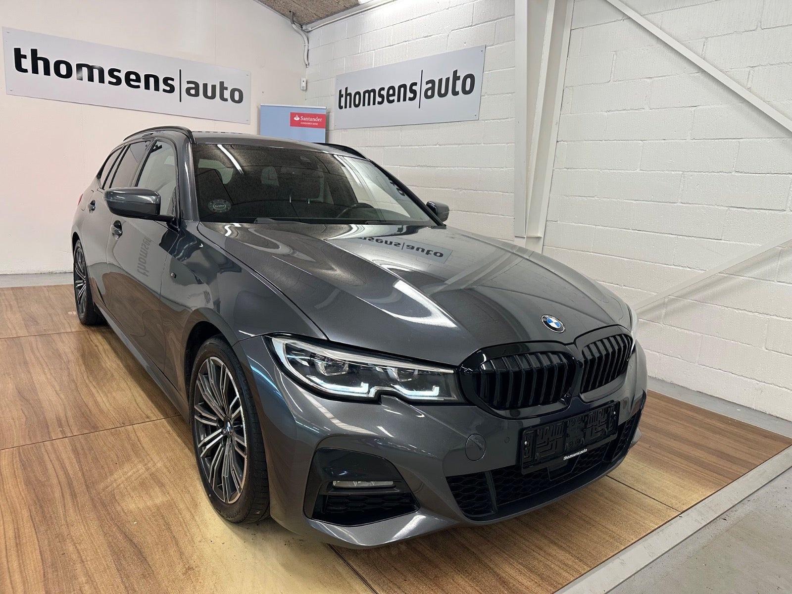 Grå BMW 320d fra 2021