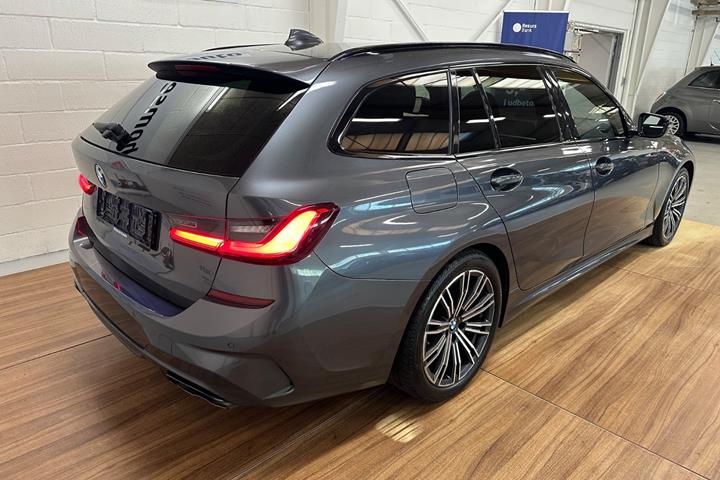 Grå BMW 320d fra 2021