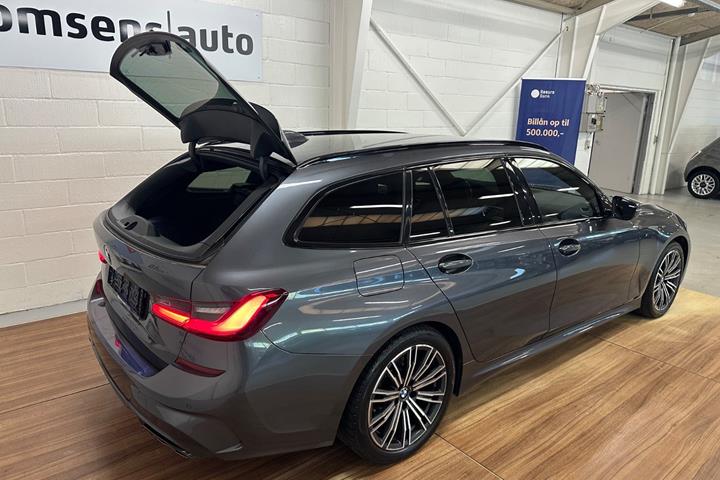 Grå BMW 320d fra 2021