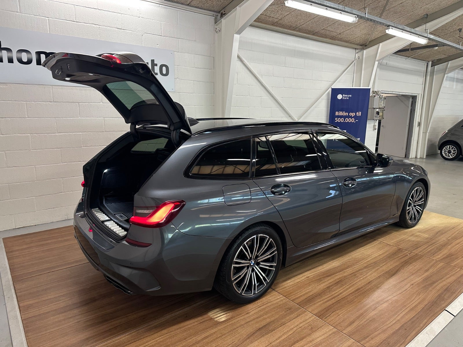 Grå BMW 320d fra 2021