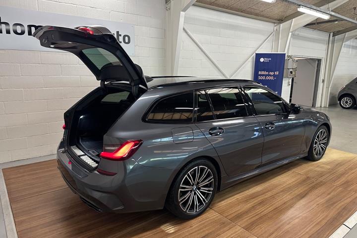Grå BMW 320d fra 2021