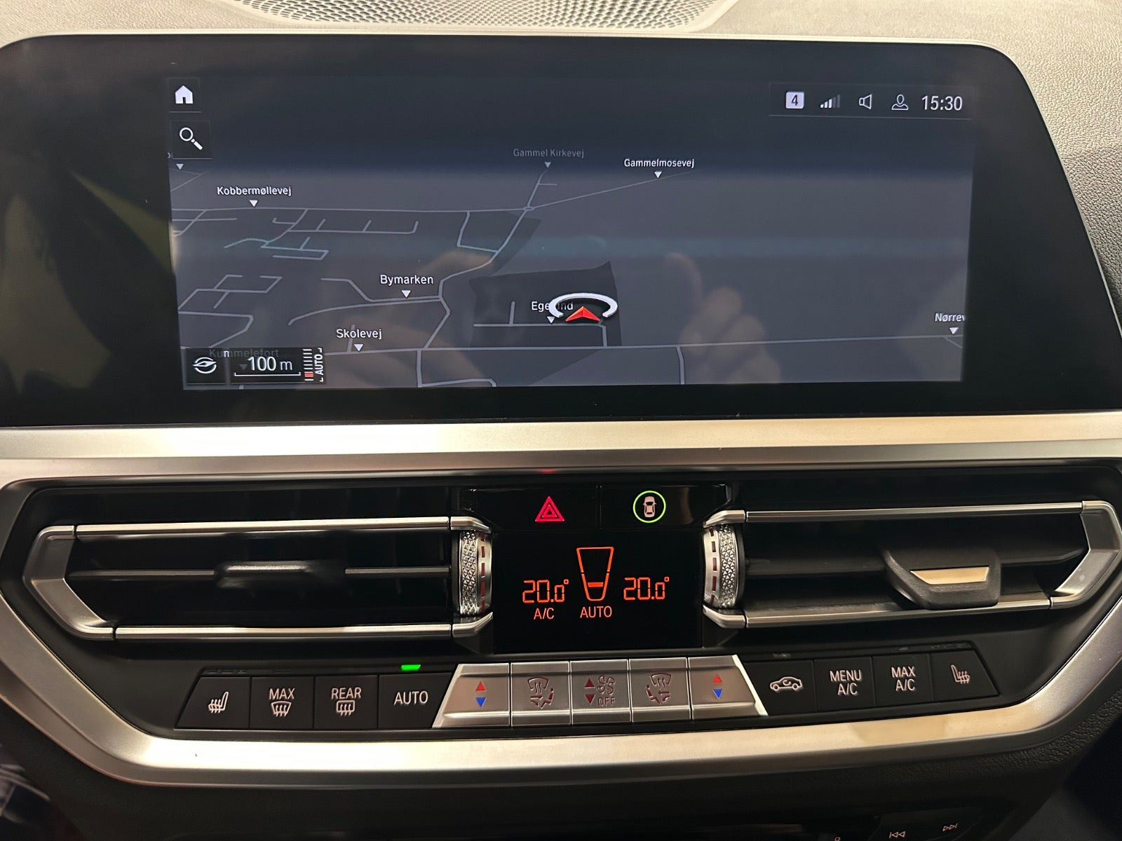 Grå BMW 320d fra 2021