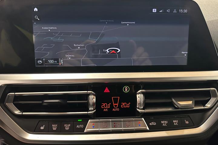 Grå BMW 320d fra 2021