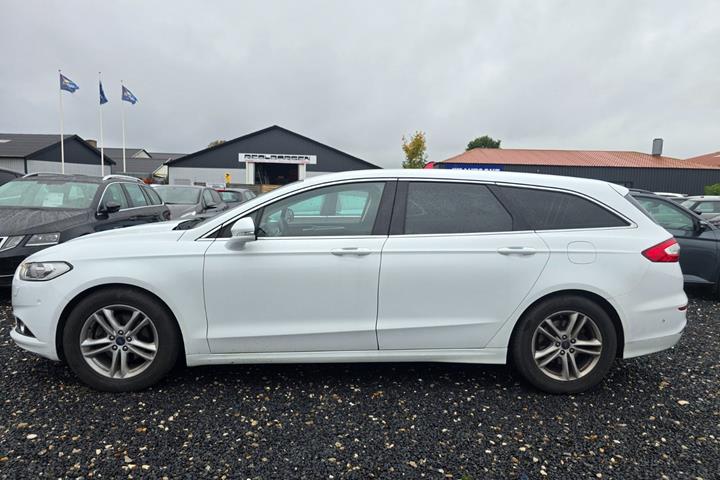 Hvid Ford Mondeo fra 2018