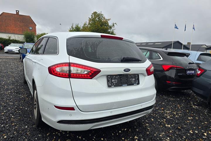 Hvid Ford Mondeo fra 2018