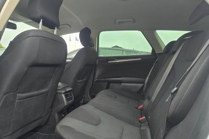 Hvid Ford Mondeo fra 2018