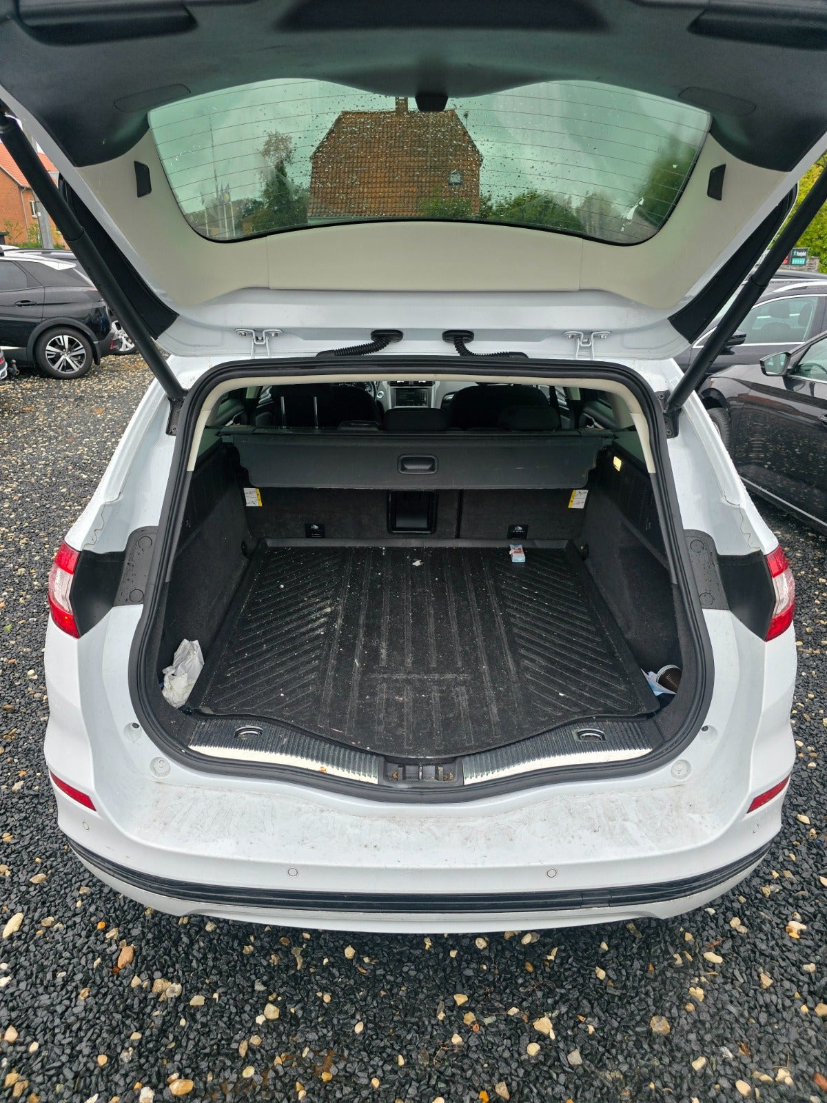 Hvid Ford Mondeo fra 2018