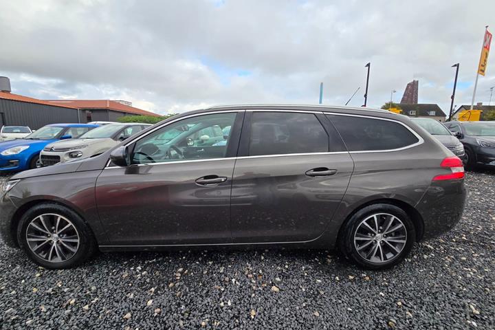 Brun Peugeot 308 fra 2015